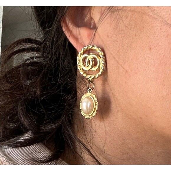 Vtg‎ Stunning RARE Statement Pearl Drop Dangle gold tone infinity Gift Large - Picture 2 of 6